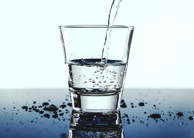 sklenice vody.jpg